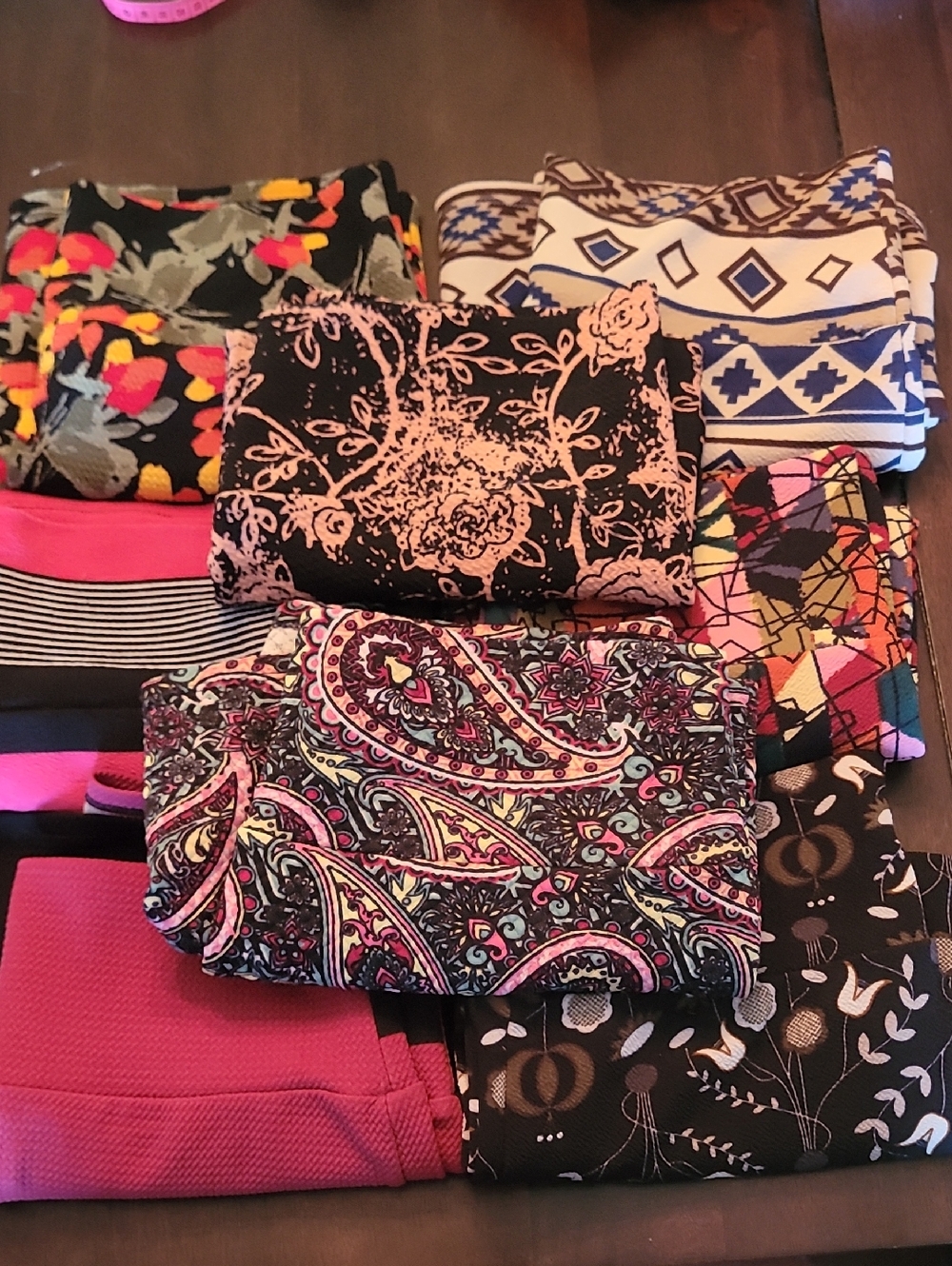 LuLaRoe Multicolor Floral Knit Top - Pink, Blue, Green, Black Cassie Skirts Lot